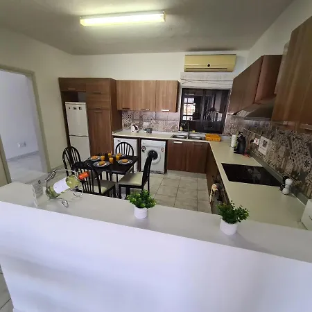 Spacious Seafront Next To Sliema-valeta Ferry アパート スリーマ