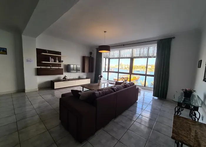 Spacious Seafront Next To Sliema-valeta Ferry