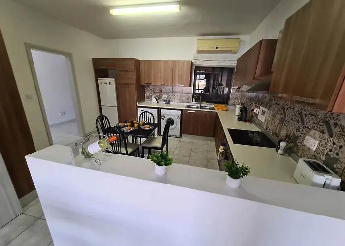 Spacious Seafront Next To Sliema-valeta Ferry Apartamento Sliema